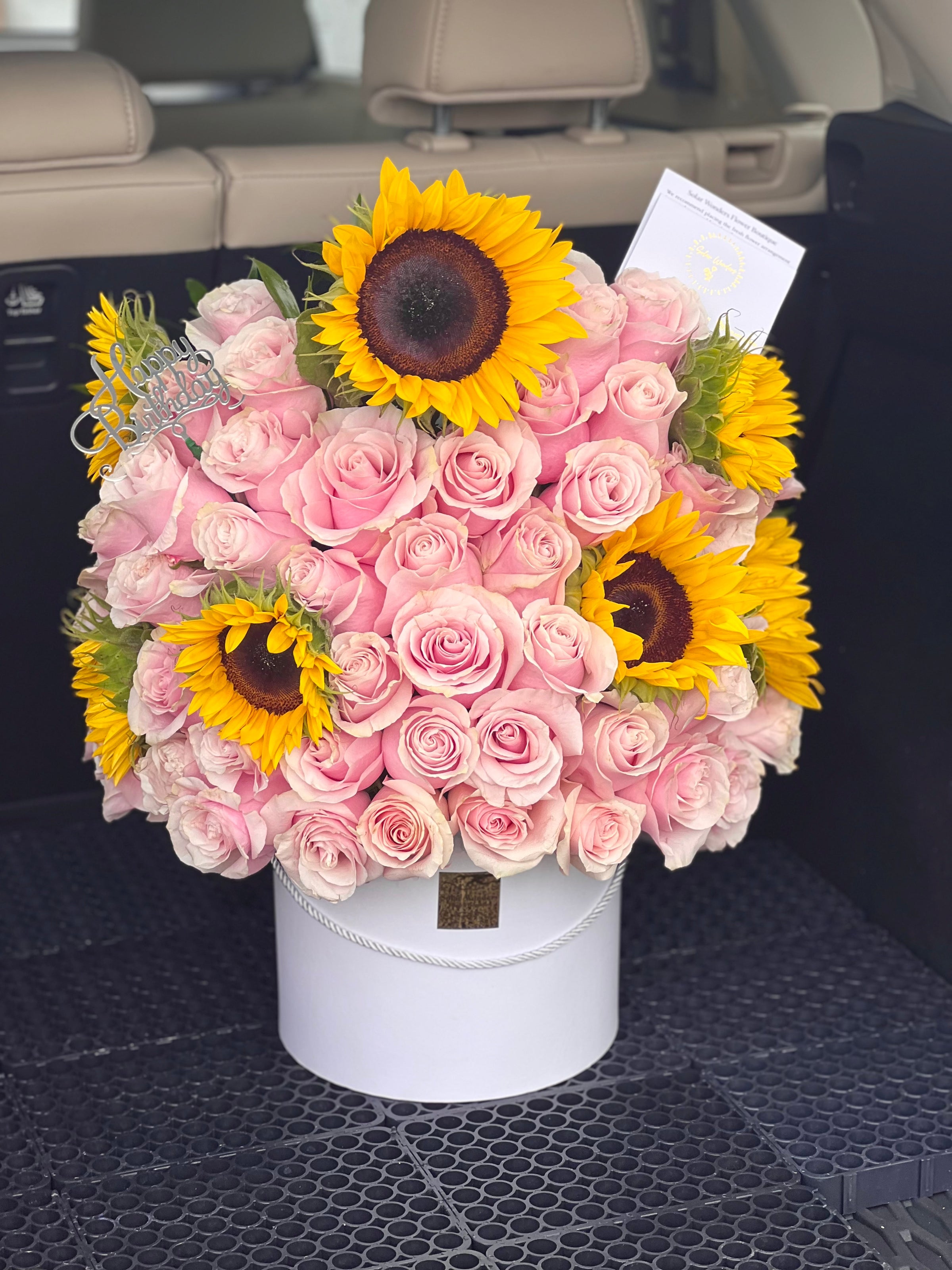 額装品/Sunflowers for Hope（デビット ホックニー） Deluxe Box of Preserved Sunflowers | Lovely Roses